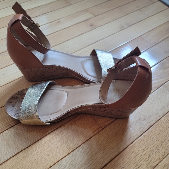 Naturalizer Two-Toned Wedge Sandle Gold and Saddle color Size 12 W - Picture 7 of 9